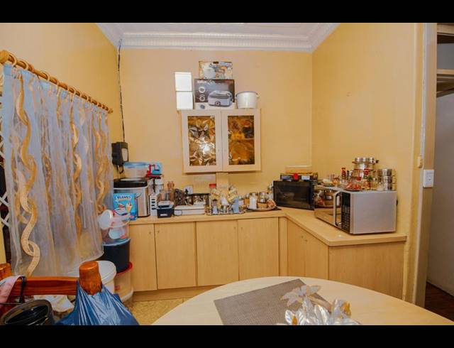 4 BEDROOM HOUSE FOR SALE IN BEZUIDENHOUT VALLEY